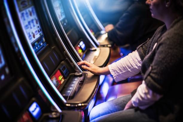 spy slot desktop site live dealer multi-camera HD streaming with user chat and betting interface