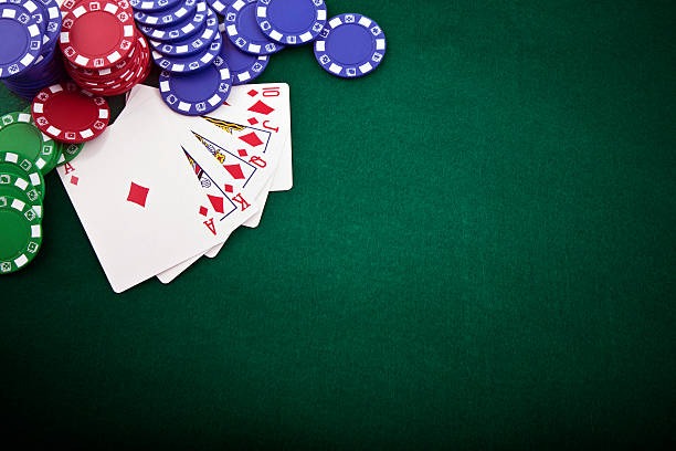 Live baccarat table showing banker and player hands with payout schedule